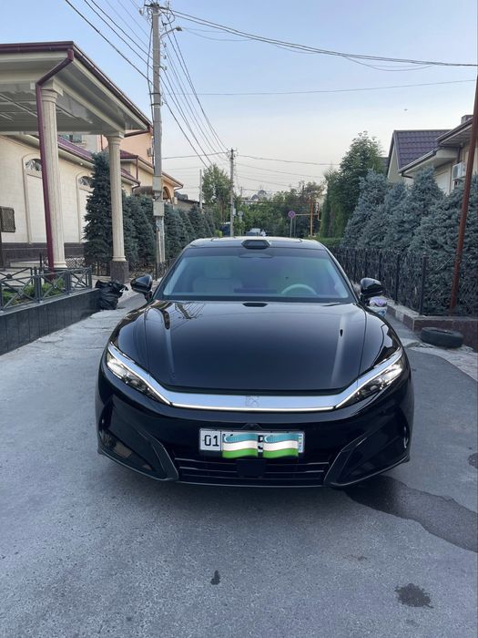 Byd Han L sotiladi 1 matorli en fuli 680 ta ot kuchi 701 km !