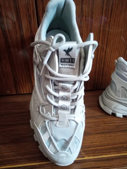 Мужская обувь кроссовки