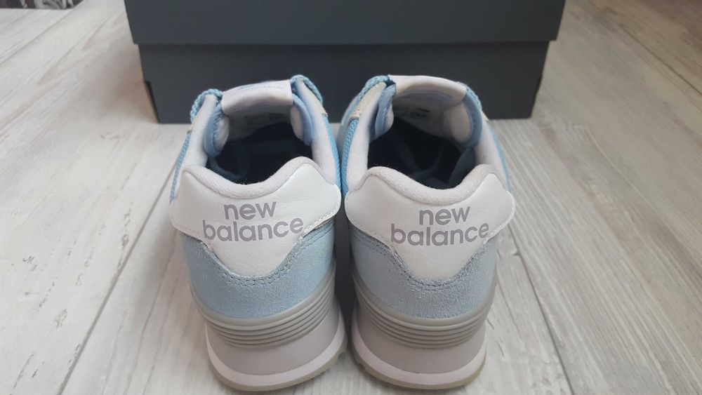 Сини велурени маратонки New Balance 574 Classic за момиче с р-р EUR38
