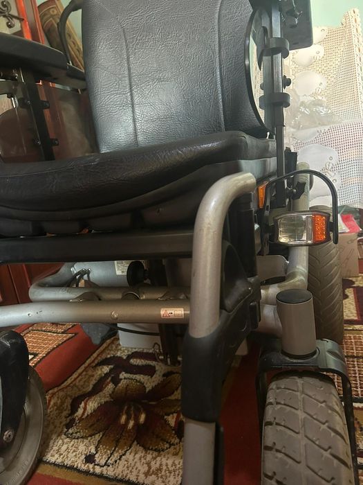 Carucior electric pt persoane cu dizabilitati