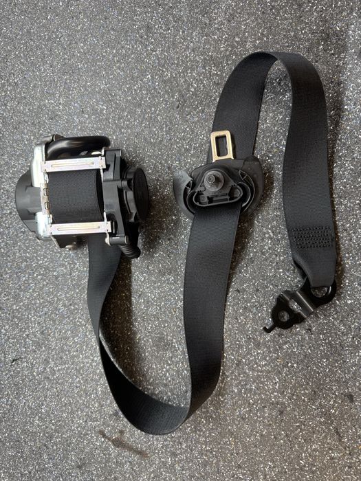 Bmw U10 U11 X1 X2 преден ляв колан колани