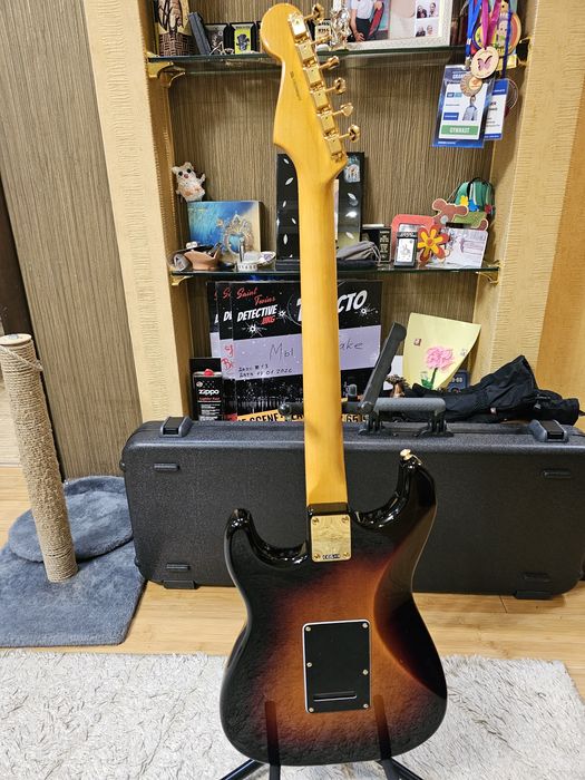 Продам электрогитару Fender SRV