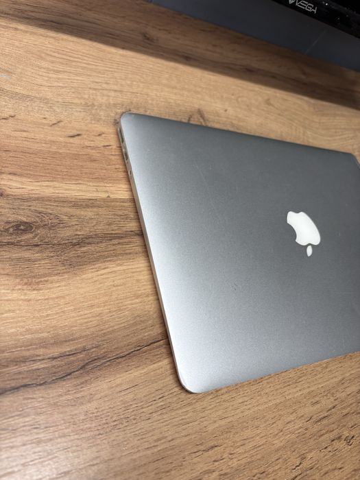 MacBook Air core i7/ озу 8гб, ссд 256