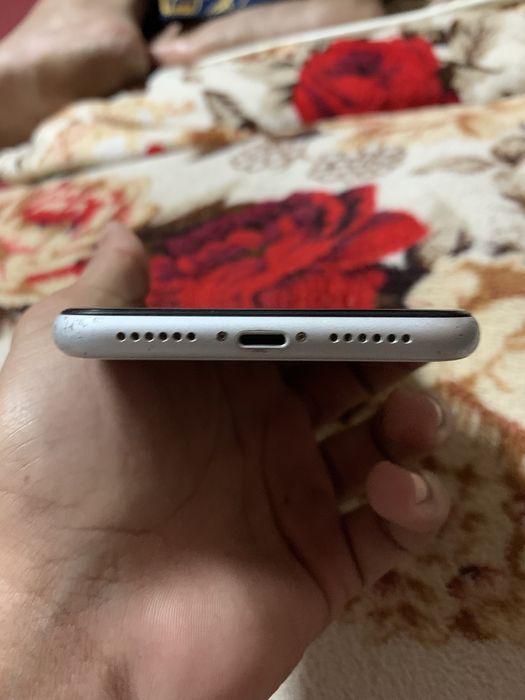 Vand IPHone XR perfect functional cititi descrierea