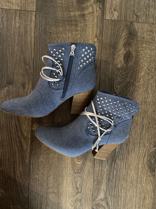 Botine rosii si bleu