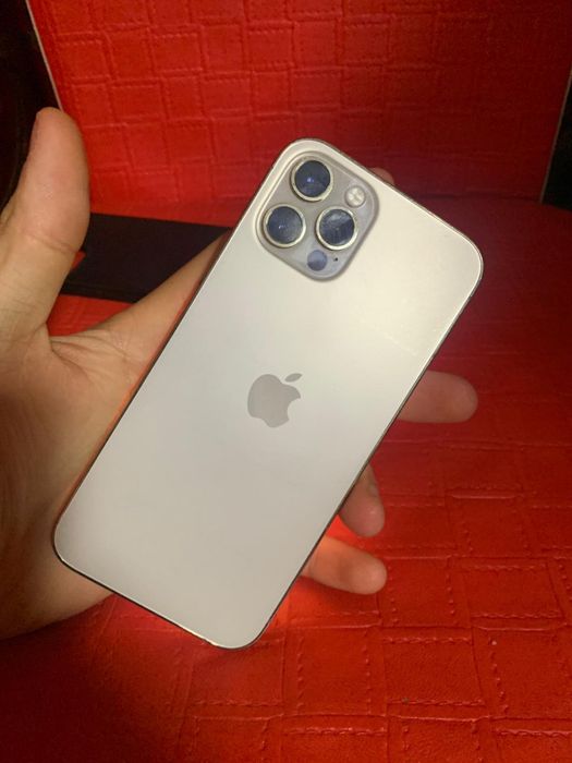 Iphone 12 Pro cu sanatate 77% culoare gold arată 10/10
