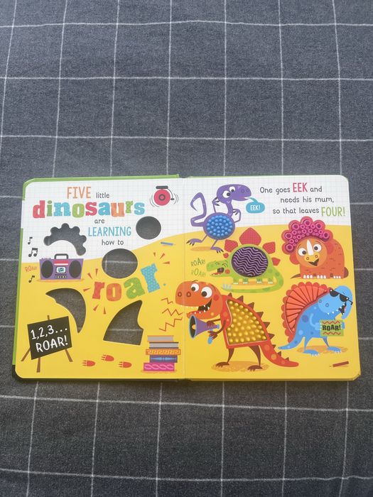 Never Touch the Dinosaurs, Eric Carle, детски книги на английски