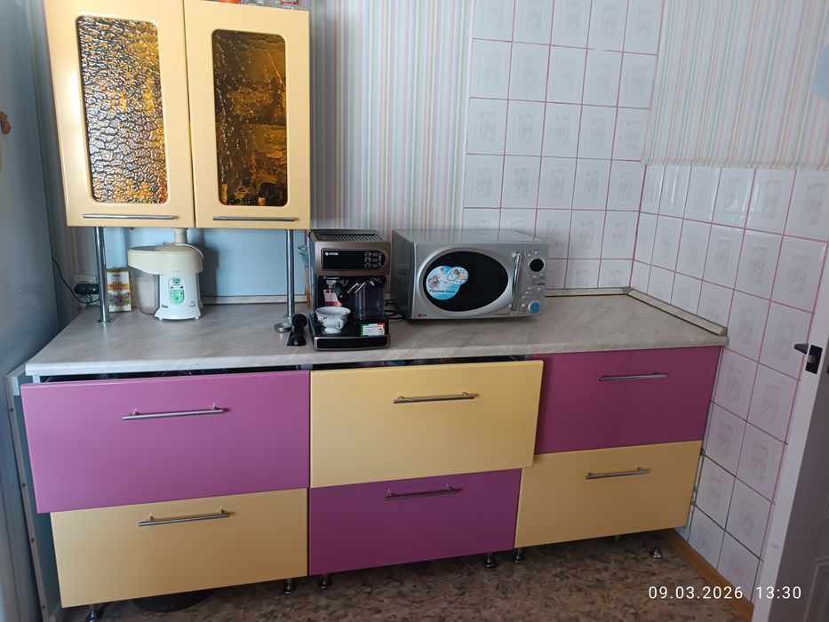 Продам прихожую и комод кухонный