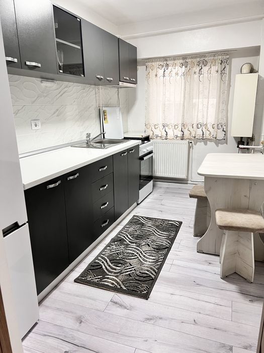 Apartament cu 3 camere de inchiriat