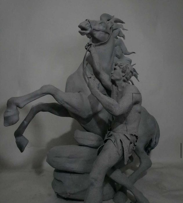 Статуя " КОНЕДЪРЖАЧ "- голяма