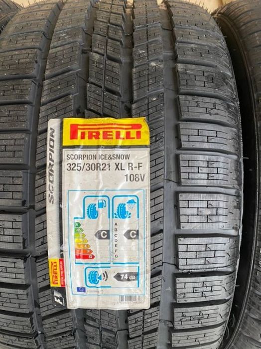 vand set anvelope 285/35/21-325/30/21 pirelli runflat de iarnă noi