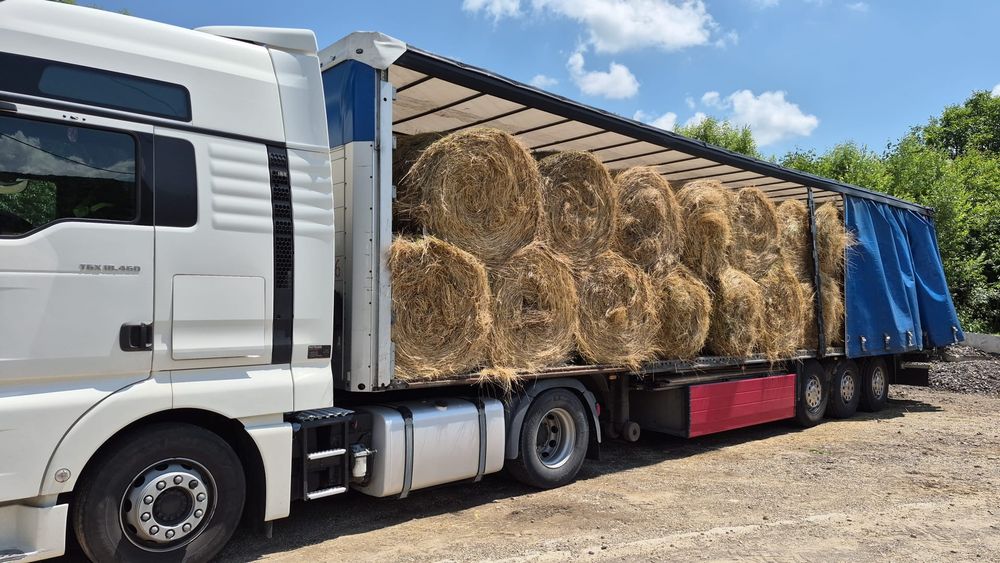 Baloti Lucerna sau fan Livrare la TIR min 40 rotunzi sau 500 dreptunghiulari Transport inclus RO HU Nu dam la bucata  szénabálák