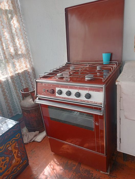 Продам кровать и газ плиту