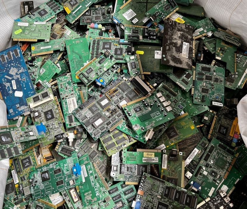 Прием платы и электронных радиодетали