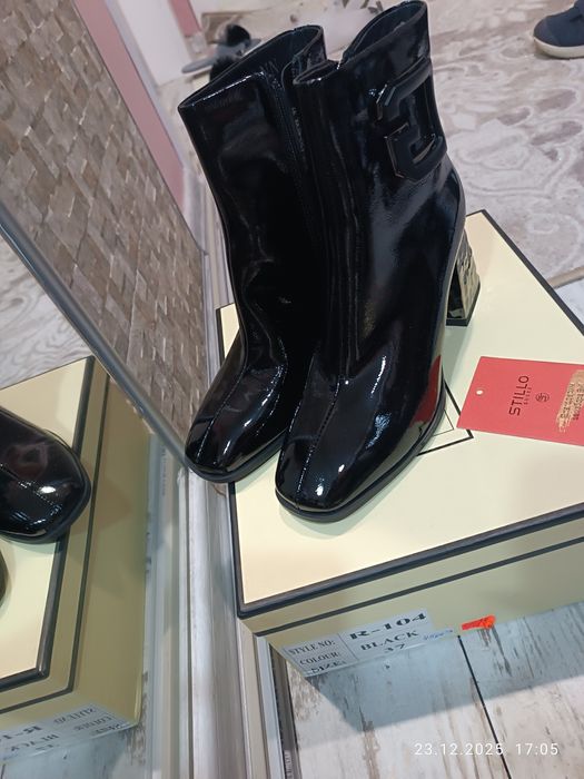 Дамски боти естествен  лак 37