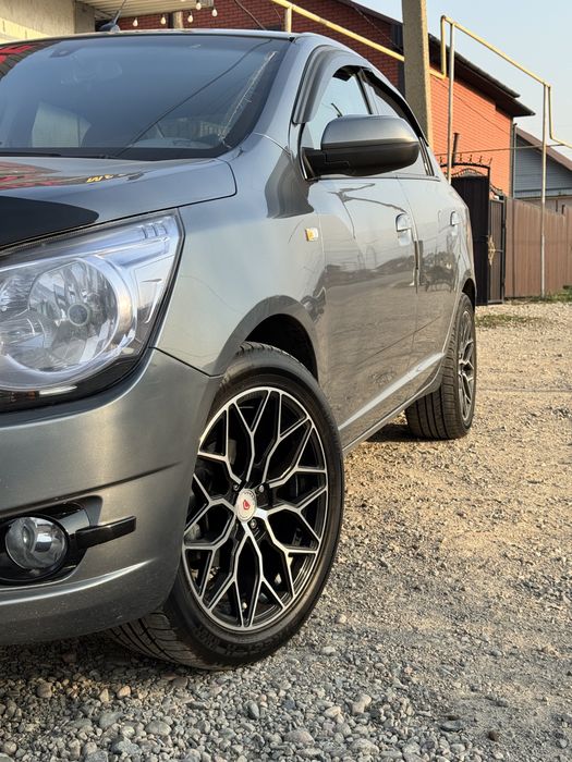 Дискиr 17 с шинами почти новые