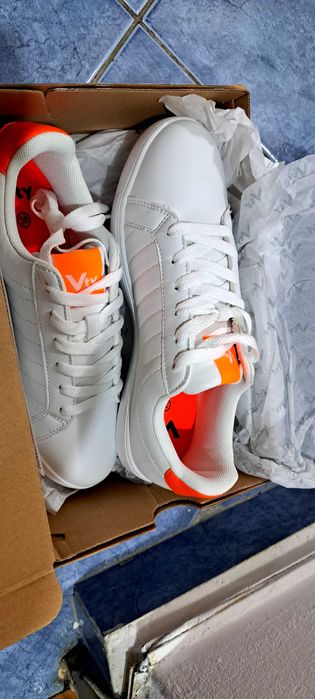 Vand adidasi  mar 38