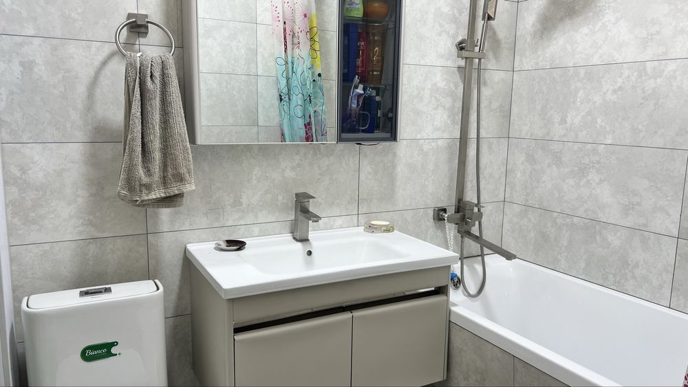 Дом свой продается. 14+2 сотки. 3-х уровневый. 9 комнат. Теплый пол.