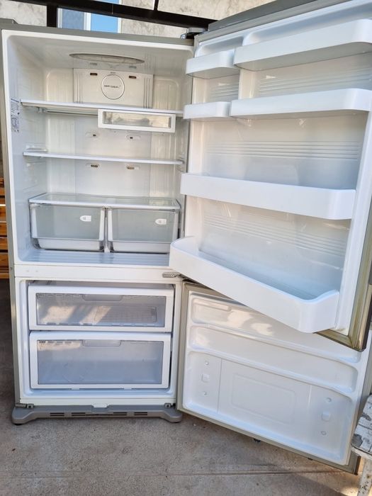 Холодильник Samsung