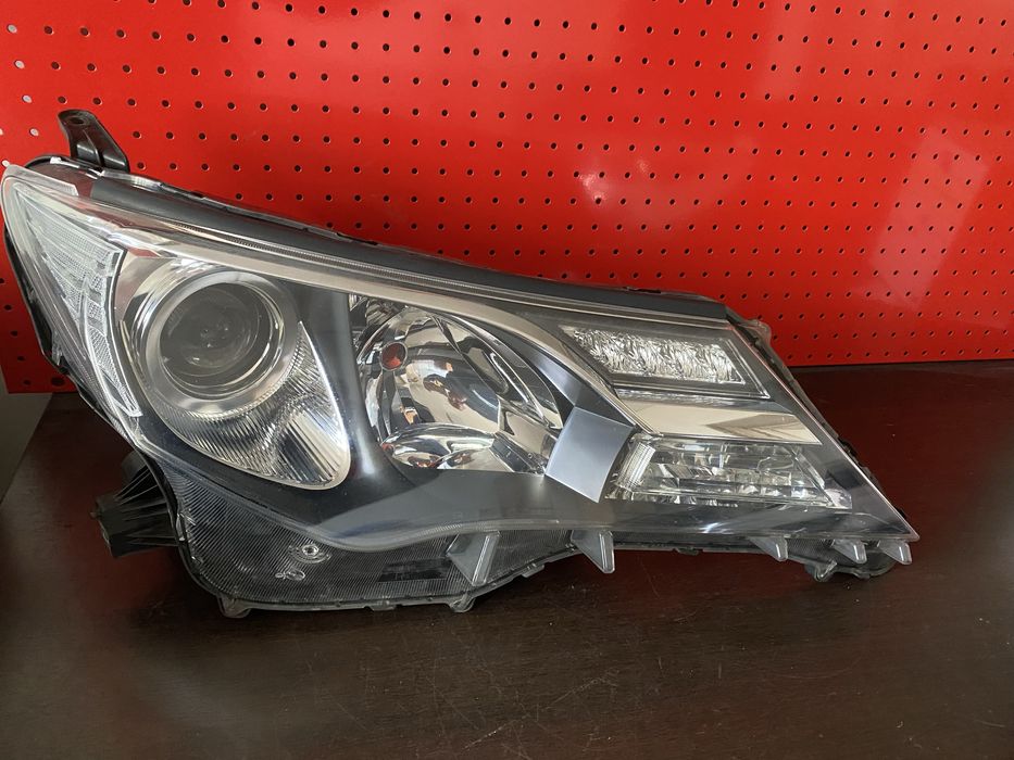 Far dreapta halogen si led lumina de zi Toyota Rav4 an 2012-2015
