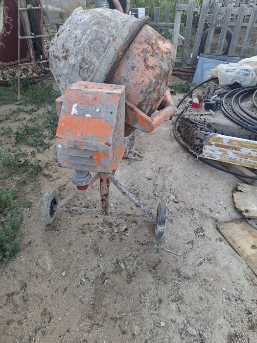 Продам бетономешалку 380