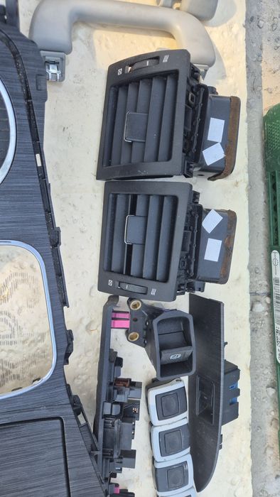 Интериор с Подлакътник за Тойота Авенсис Т27  2008- 2012г