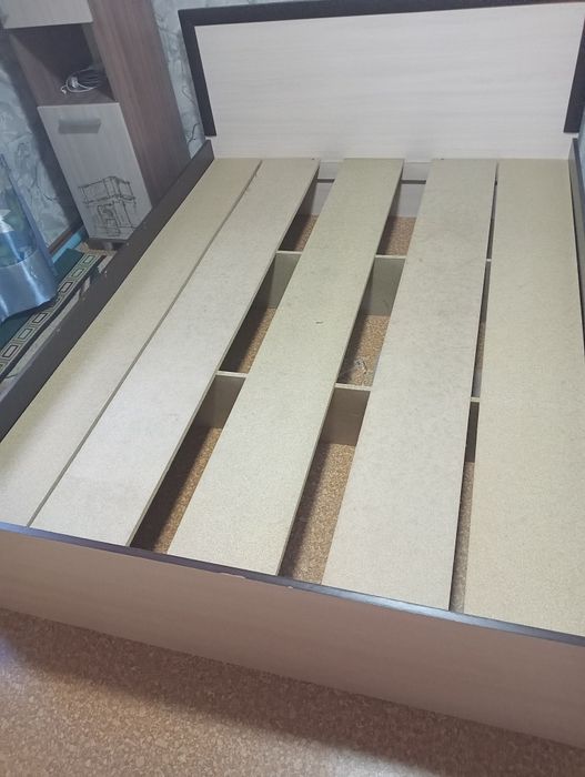 Продам двухспальную кровать.