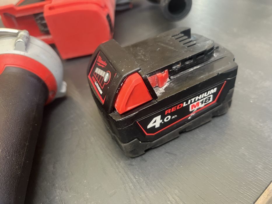 Vând rotopercutor milwaukee cu baterie