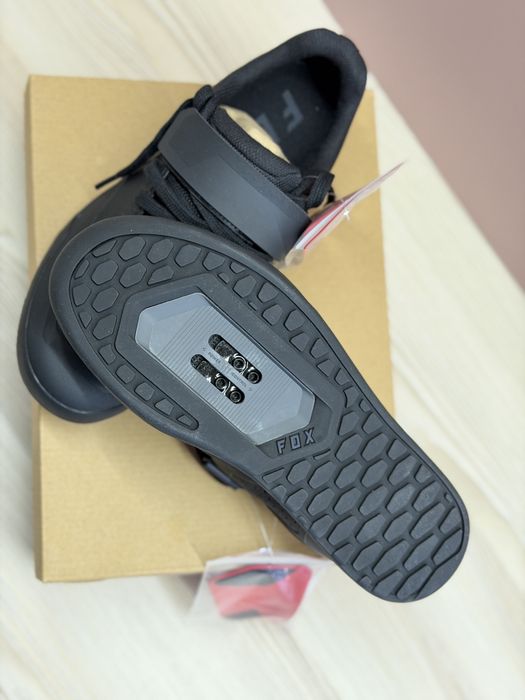 Чисто нови обувки за планинско колоездене FOX RACING размер 41