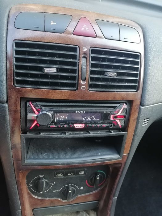 Продавам Пежо 307 HDI с всички документи в движение.