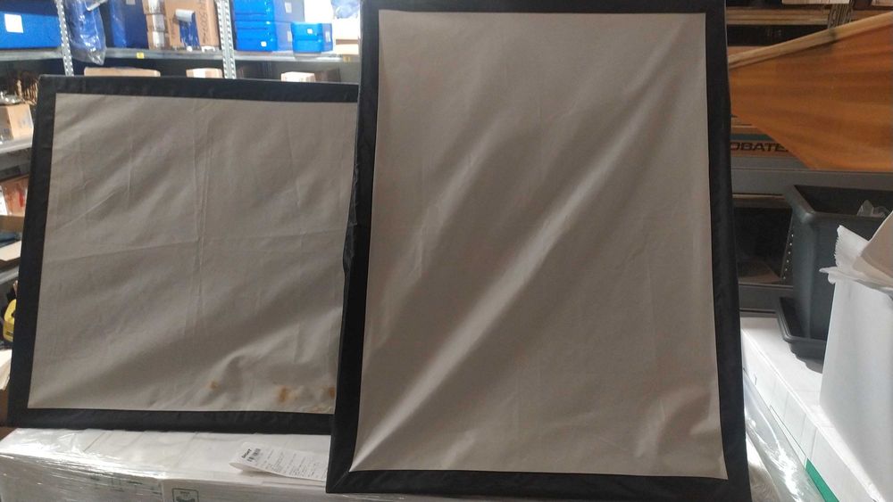 Продавам 2 бр. прожектори 
 фотографско/студиино осветление Yong Jiang