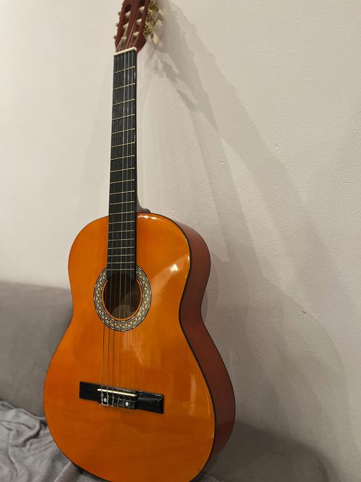 Продавам класическа китара