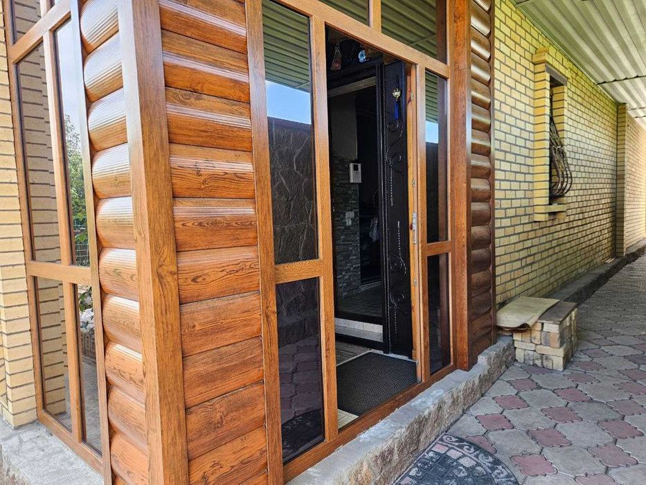 Продам большой кирпичный дом