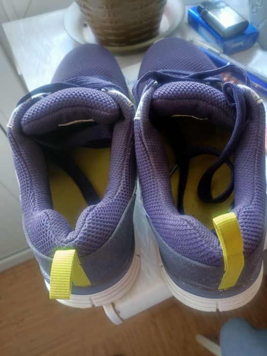 Продам кроссовки б/у.