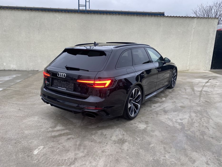 Audi RS4 450cp ceramic 2018 avariat