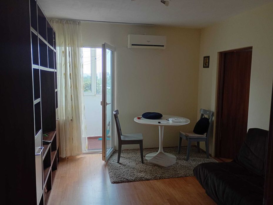 zona Dristor ,proprietar, 2 cam semi, 9/10 mobilata, cu toate utilitatile, tv, ac, ms, frigider, liber 350 euro, 1+1, tel: 0762609292 dupa 18h