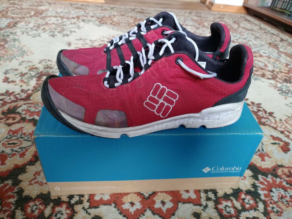 Продам мужские кроссовки