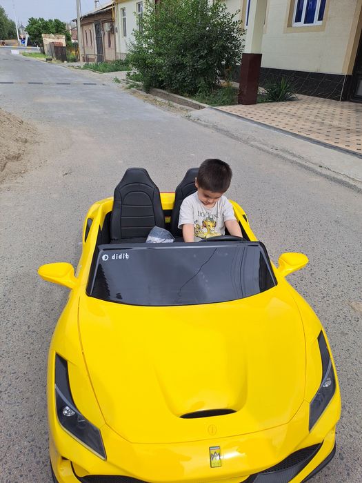 Ferrari f8 xolati yangi ko'p minilmagan