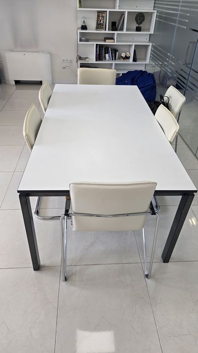 Конферентни столове и маса