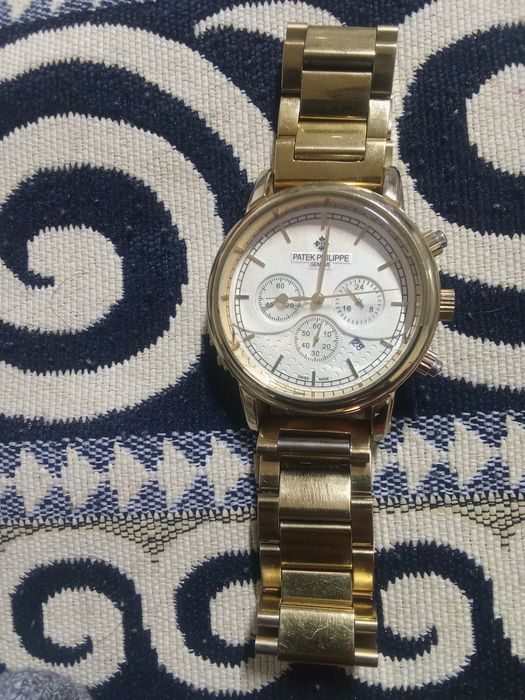 Продам часы в хорошем состоянии в оригинале