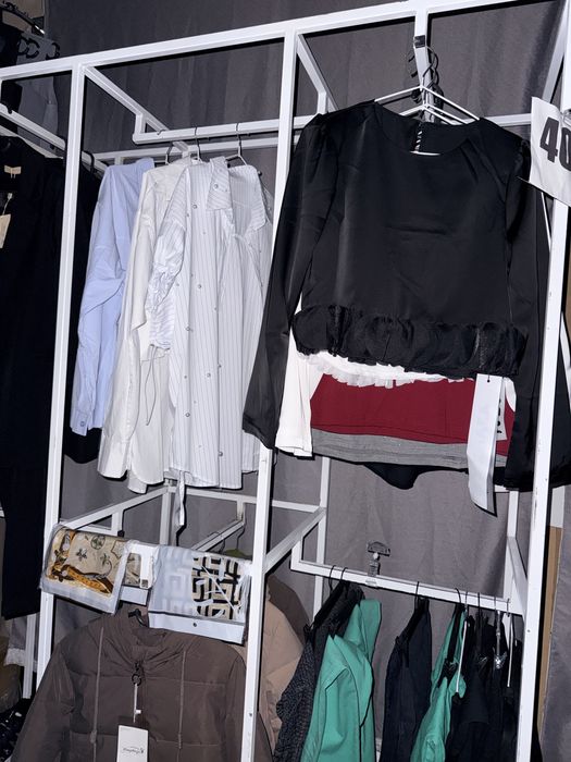 Продам рейл для одежды и манекен