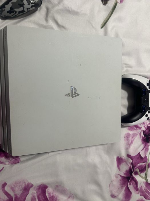 Ps 4 pro 1tb foarte bun