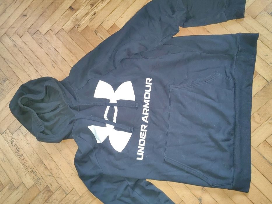 Under ARMOUR оригинален суйчър