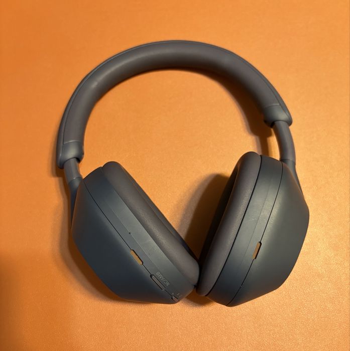 Casti Sony WH-1000XM5 Midnight Blue ca noi