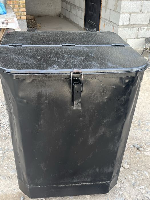 Мусорный бак б/у