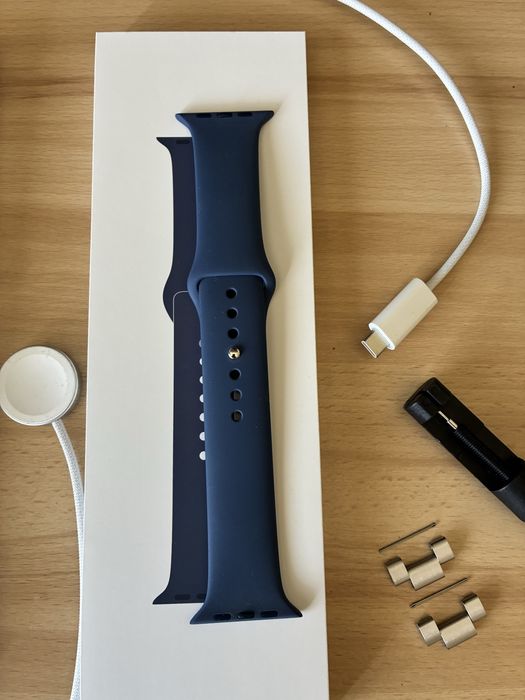 Нов Apple Watch 10, Cellular, 46 mm с мъжка верижка