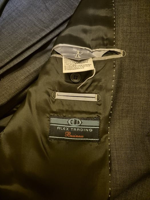 Costum nou, impecabil, culoare gri, elegant pentru barbati din 2 piese