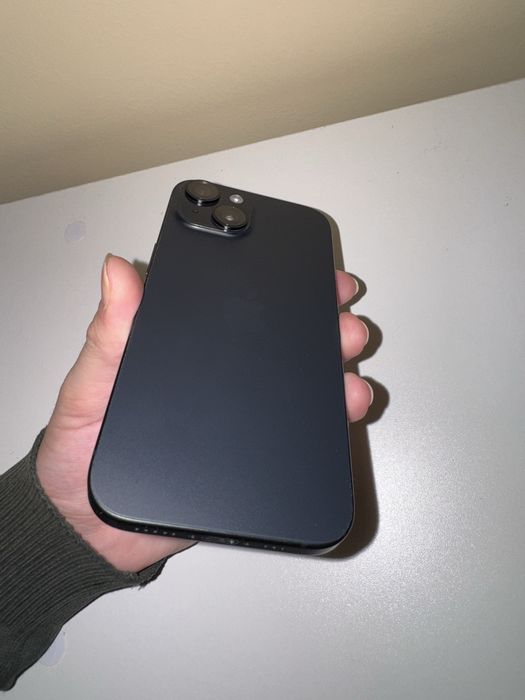 Оригинальный iPhone 15, матовый цвет