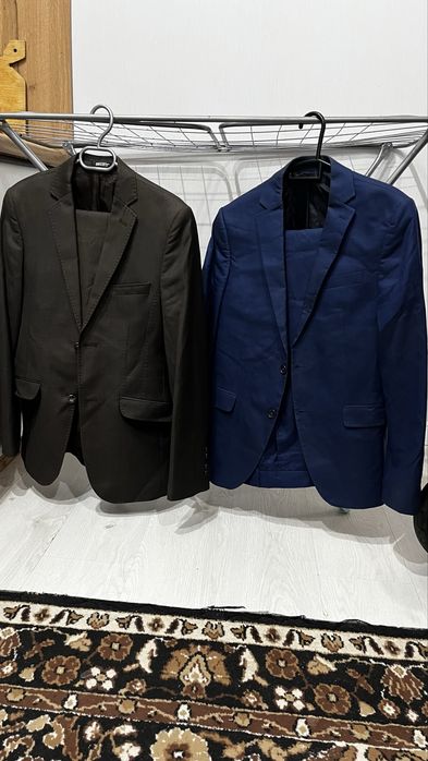 Продам костюмы б
