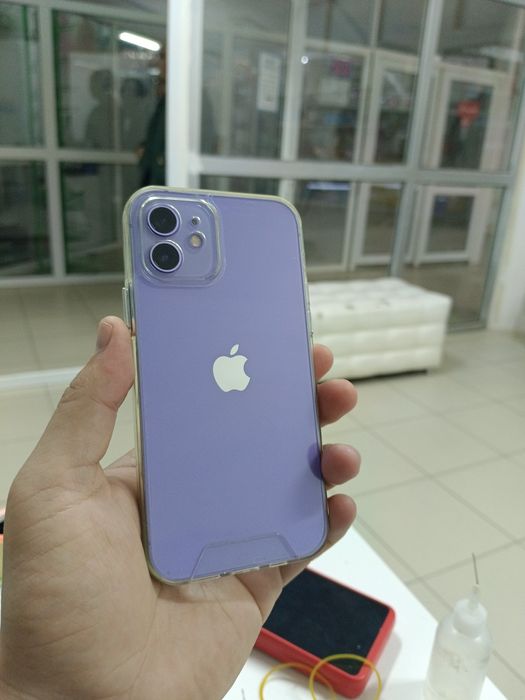 Срочно продам айфон 12